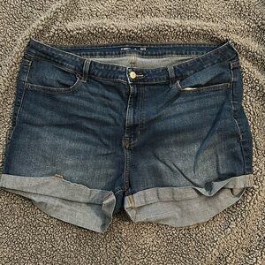 Woman’s Old Navy High-Rise Wow shorts size 18